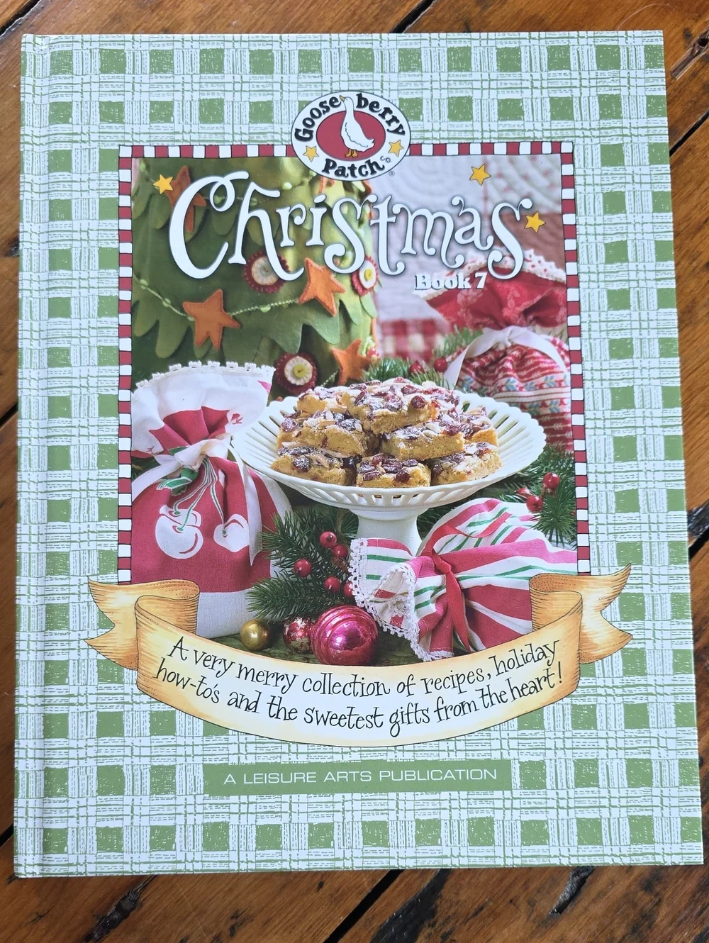 Gooseberry Patch Christmas Book 7 - Holiday Cookbook